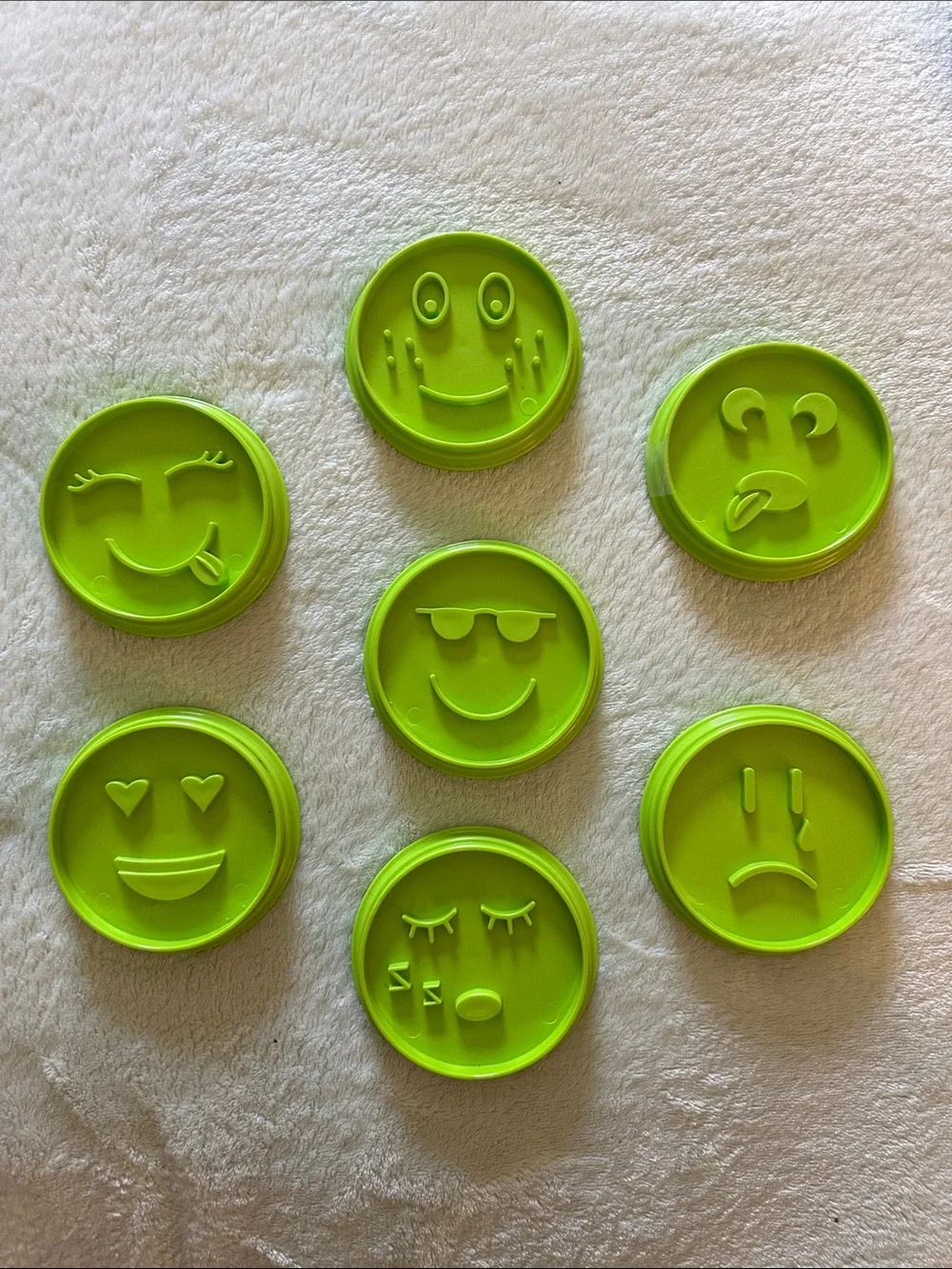 NWOT Tupperware Set of 7 Green Emoji Cookie Cutters with Recipes